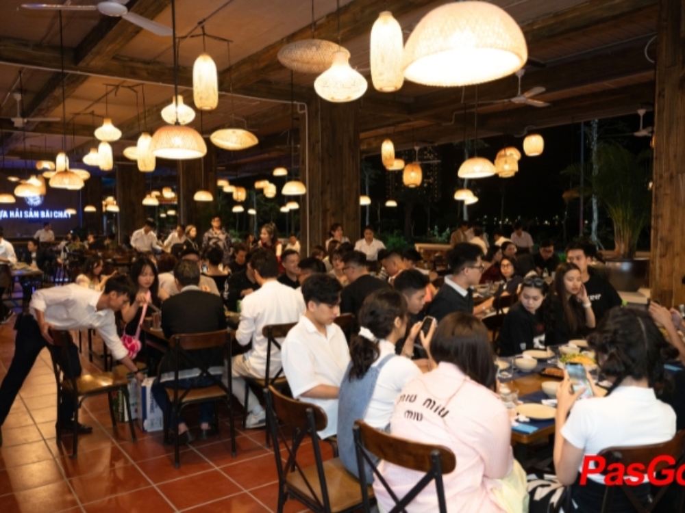 Đôi nét về nhà hàng (Không gian – Menu)